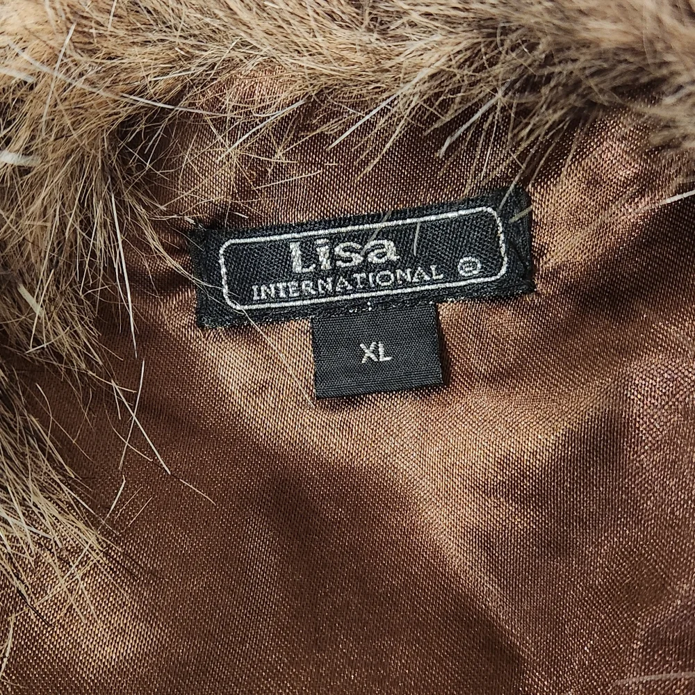 Lisa Intetnational XL Sweater With Faux Fur Collar